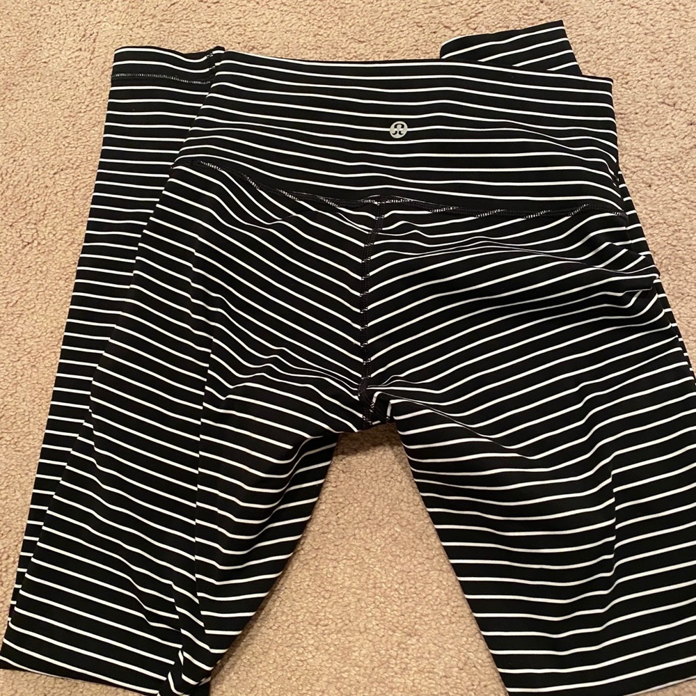 Lululemon leggings size 6